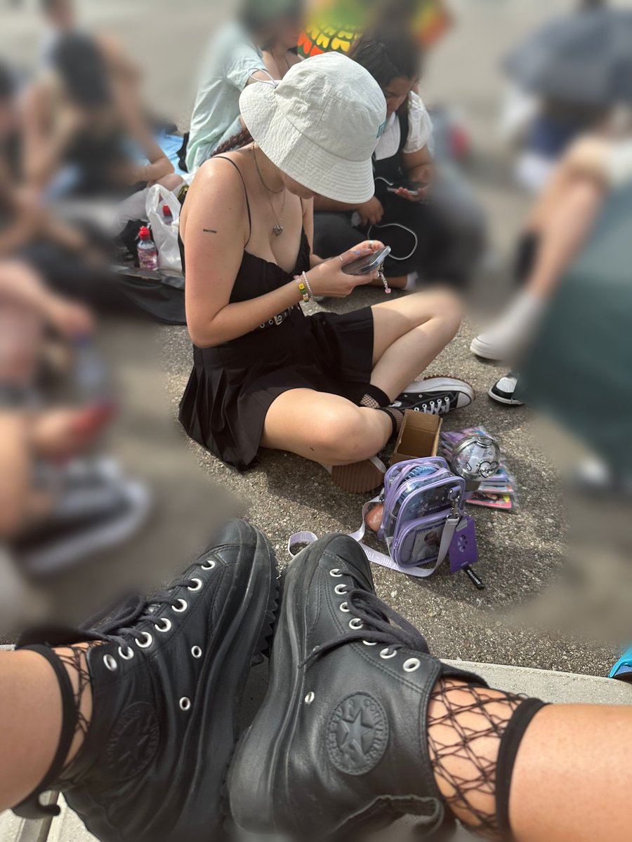 jujutoasty's tweet photo. plenty of polcos left<3 u can take as many as u want🤍 in line @ door 6 !
#klux #kpoplux #madrid #enhypen #shinee #stayc #ateez #ive #cravity #xikers https://t.co/DbgxuNZE8G