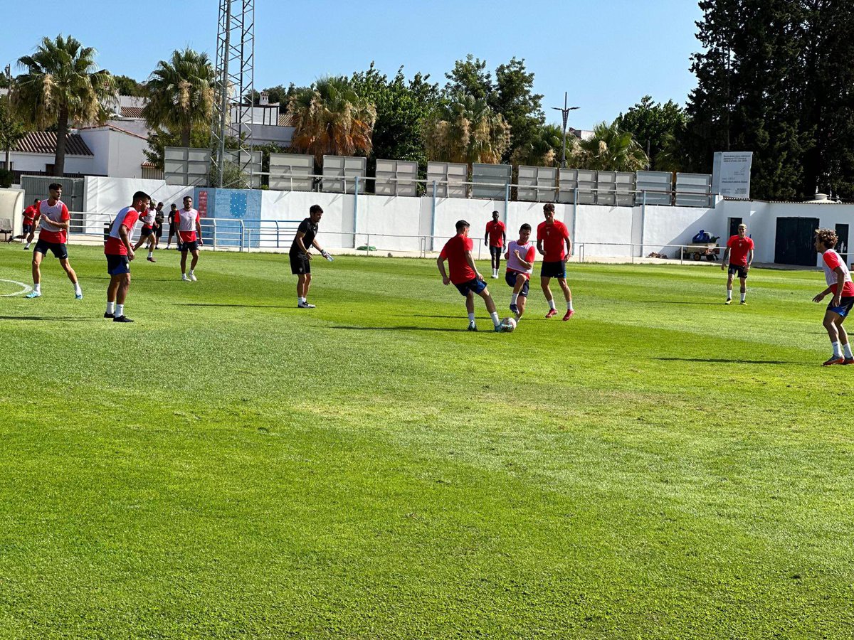 Algecirascf_ENG's tweet photo. 🔴⚪️Good morning!!

➡️ Finishing our first week of training 🙌🏻💪🏻

📍Today in @Ud_Castellarcf

#preseasonACF #thisisacf #wearegrowingtogether #madetowin https://t.co/Uby7LIO4zG