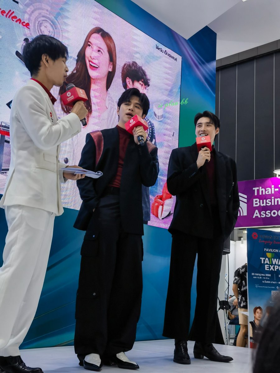 ssplanbb232's tweet photo. 大长腿第一视角☺️
#MeanPlanxTaiwanExcellence
@bplannnnn @m34nismind https://t.co/oqWJ97b8jp