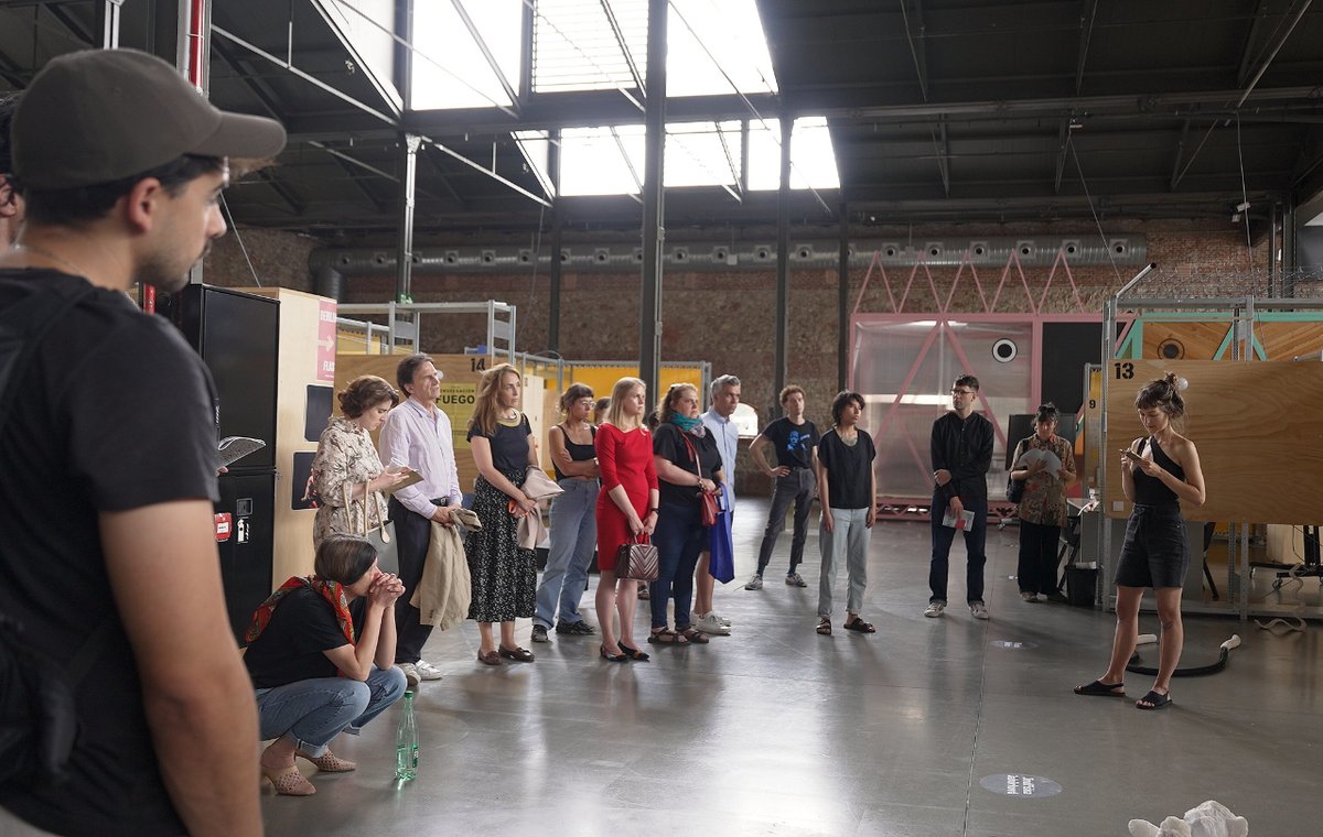 mataderomadrid's tweet photo. 👏En junio el #Centroresidenciasartísticas celebró en #MataderoMadrid la #SemanaPuertasAbiertas, con presentaciones de artistas residentes del nuevo #ProgramaDeMovilidad y junto a #ArtWorks , #DAAD Artists-in-Berlin Program, #DosMares y @MeetFactory.
📷https://t.co/brynmRSrwG https://t.co/UkoS3bhhFl