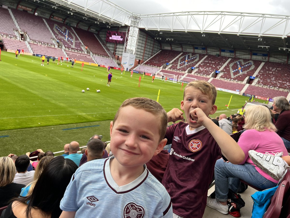 CairnsySteph's tweet photo. Watching Hearts getting ready for the new season. Harris and Davis showing me their goal faces 😜🤪⚽️⚽️🇱🇻🇱🇻#jamtarts @Hearts_1874 https://t.co/xkABIZ3Efb