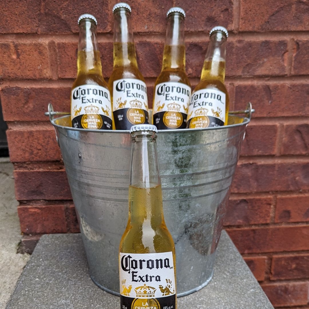 East Coast Patio Party is today! All day food &amp; drink specials. 
Live outdoor music starts at 6pm.

See you on the patio at #yourlocalpub

#eatlocal #drinklocal #supportlocal #patio #patioseason #patioparty #kwawesome #whatson #kwfoodies #fitwr #livemusic #livemusickw #whattodo