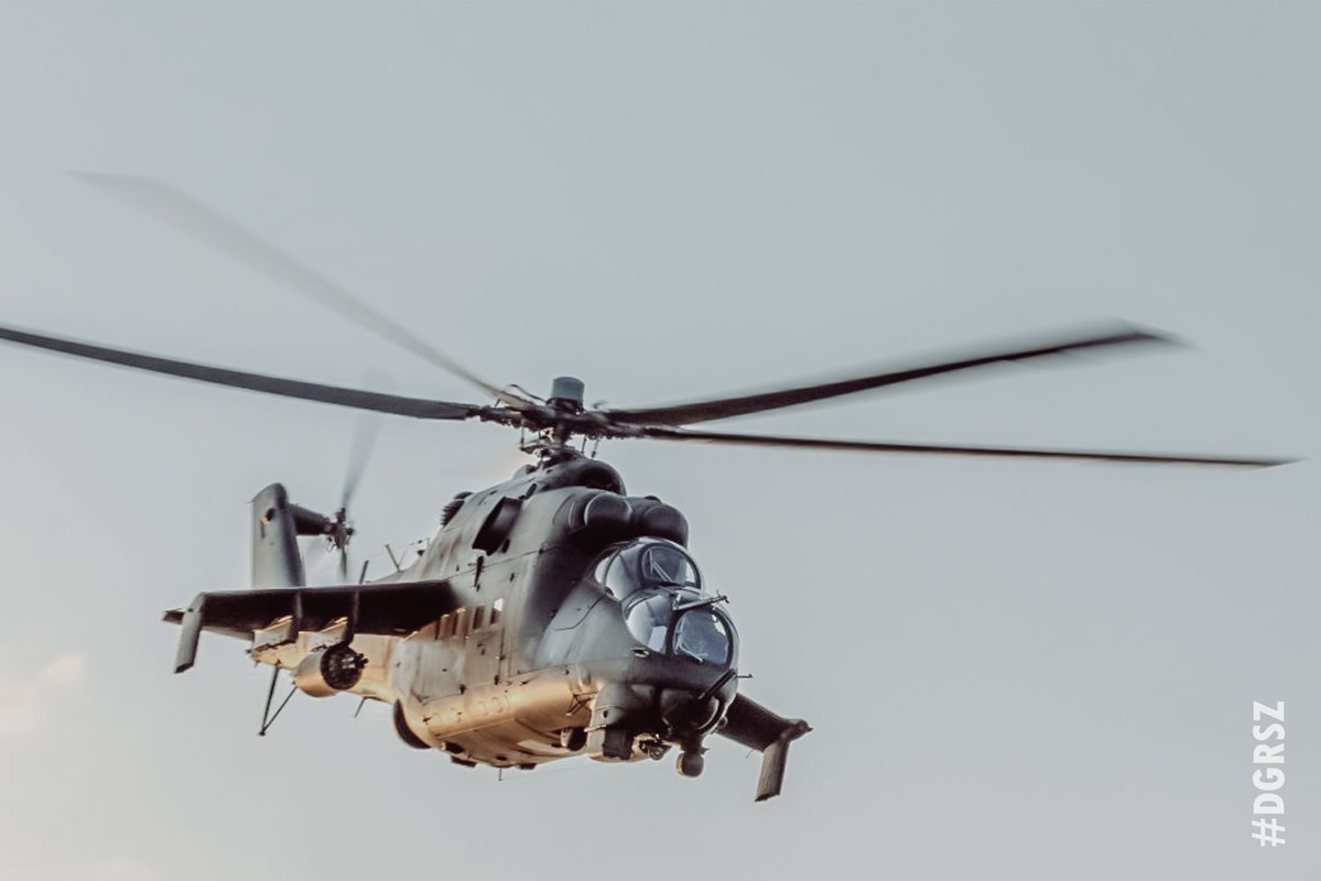 DGeneralneRSZ's tweet photo. Task Force Lighthorse Aerial Gunnery Exercise, szkolenie załóg śmigłowców #56BL z śmigłowcami #AH64E, #HH60M z Bambi Bucket, #Mi24, #W3PL i BSP MQ1C #GrayEagle! Szkolenie było kontynuacją współpracy #1BLWL z 3rd Combat Aviation Brigade🇺🇸. Doskonalono procedury CAS/CCA z #Formoza. https://t.co/LJZ1yo4xqo