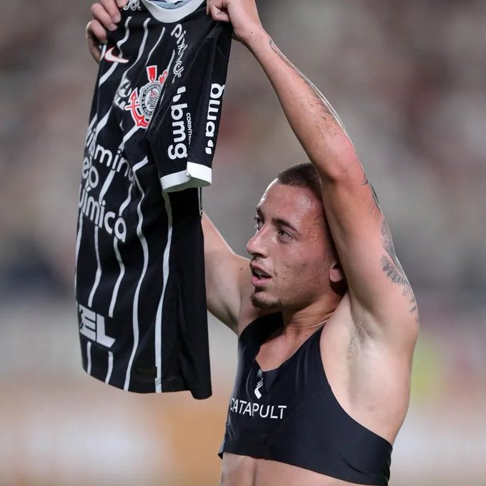 CorinthiansArab's tweet photo. وافق ريان الشاب البالغ من العمر 20 عامًا ، للتو على تجديد عقده مع النادي لمدة ثلاثة مواسم أخرى. السند الجديد ، والذي سيكون ساري المفعول حتى منتصف عام 2026.

ورافق تمديد العقد زيادة في الراتب.

@geglobo
@_sccpnews https://t.co/2vynzdS3EY