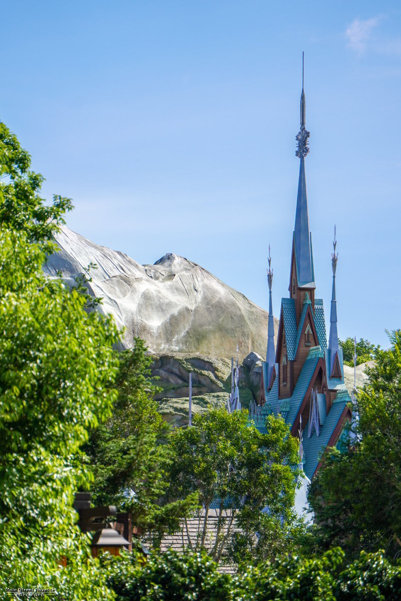 hkmsg912's tweet photo. World of Frozen Construction Update (2023.7.22)  2️⃣ of 2️⃣

❄️World of Frozen Coming in November

#WorldofFrozen #HKDisneyland #HongKongDisneyland #FirstLookfromHKDL https://t.co/7Tcb2SvLMx