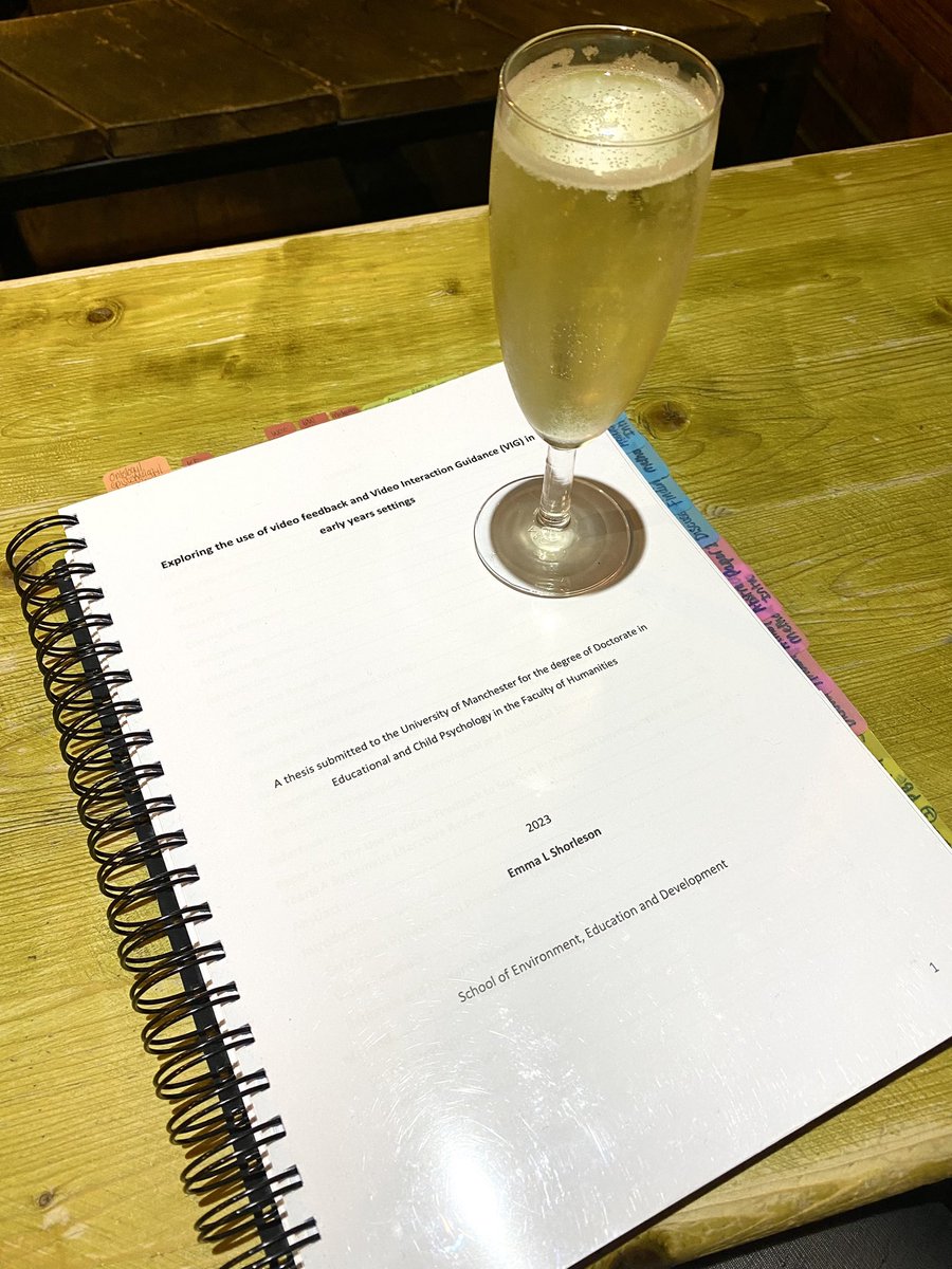 EmmaS_EP's tweet image. Yesterday I passed my viva with minor corrections 🙌🏻 the end of the Doctorate is finally in sight 🥂🎉