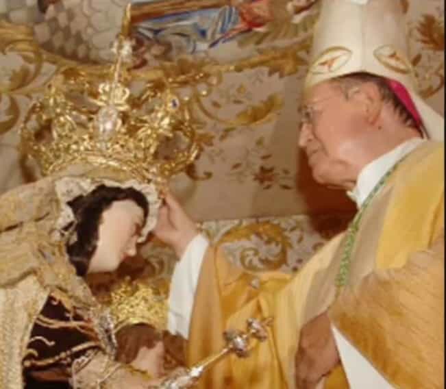 Hoy celebramos los cultos #sabatinos a la Virgen, en el día que conmemoramos el XVI aniversario de su #coronacion.
A las 19.15 h. se iniciarán con el rezo del rosario.
A las 20 h. la #funcionsolemne presidida por <a href="/Rafasm73/">Rafa Iglesias SM</a> y después la procesión claustral por el templo