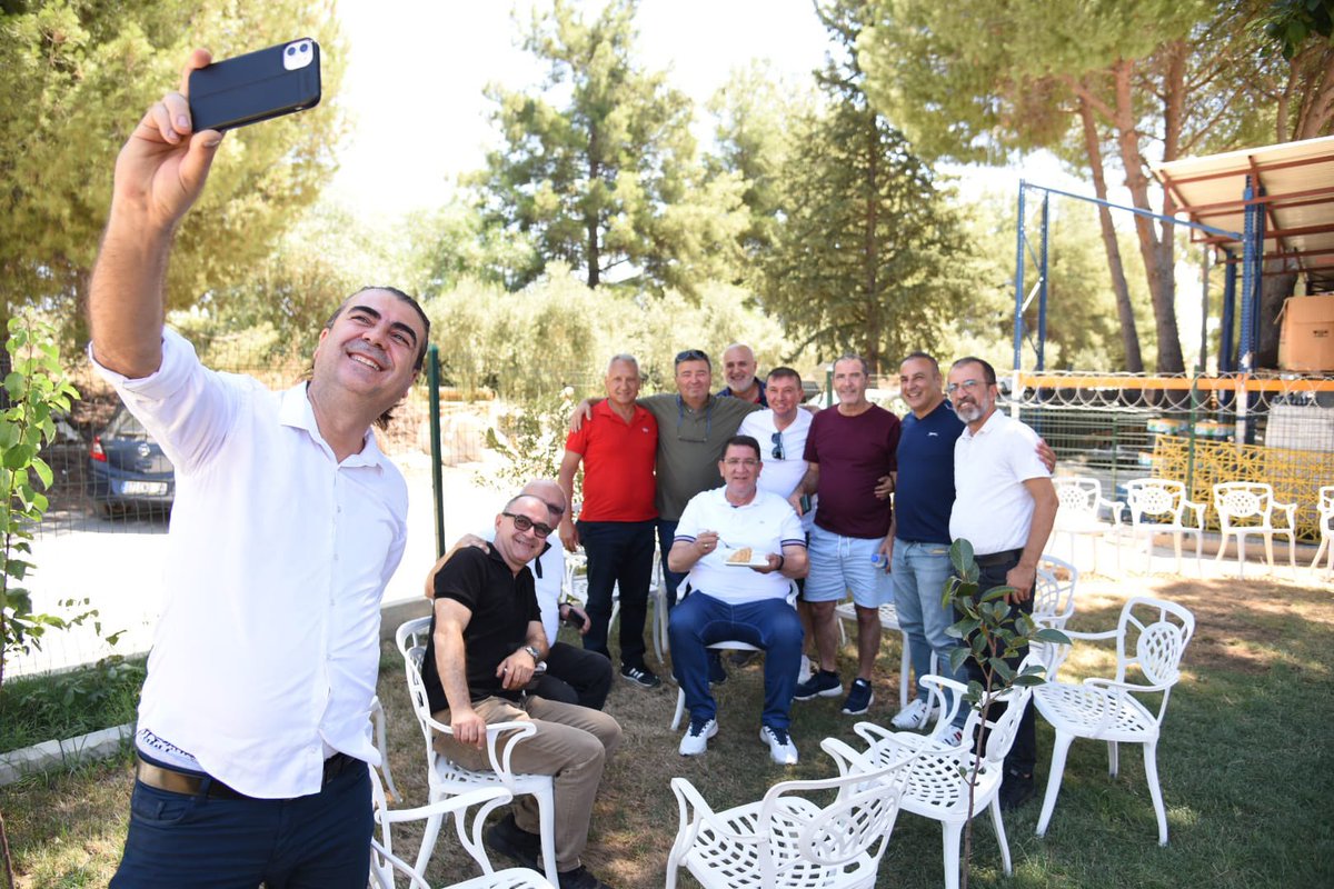 adlihandere's tweet photo. Dr. Erdal Bölükbaşı’nın ve İş adamı Emin Kemanoğlu’nun işyeri Kemanoğlu A.Ş.’de dostlarına yönelik kahvaltı programına katıldık. Yapmış oldukları bu güzel doğum günü sürprizi için tüm kıymetli dostlarıma teşekkür ediyorum. https://t.co/6tJlrfY7c6