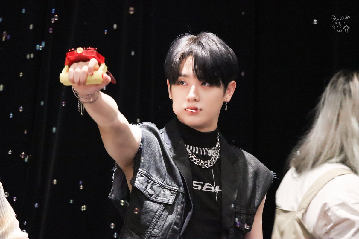 keumeong03's tweet photo. 230625 대만 팬싸

아기야⋯ㅜ.ㅜ♥ 🫧🫧

#EPEX #이펙스 #KEUM #금동현 https://t.co/t9ys7QY57t