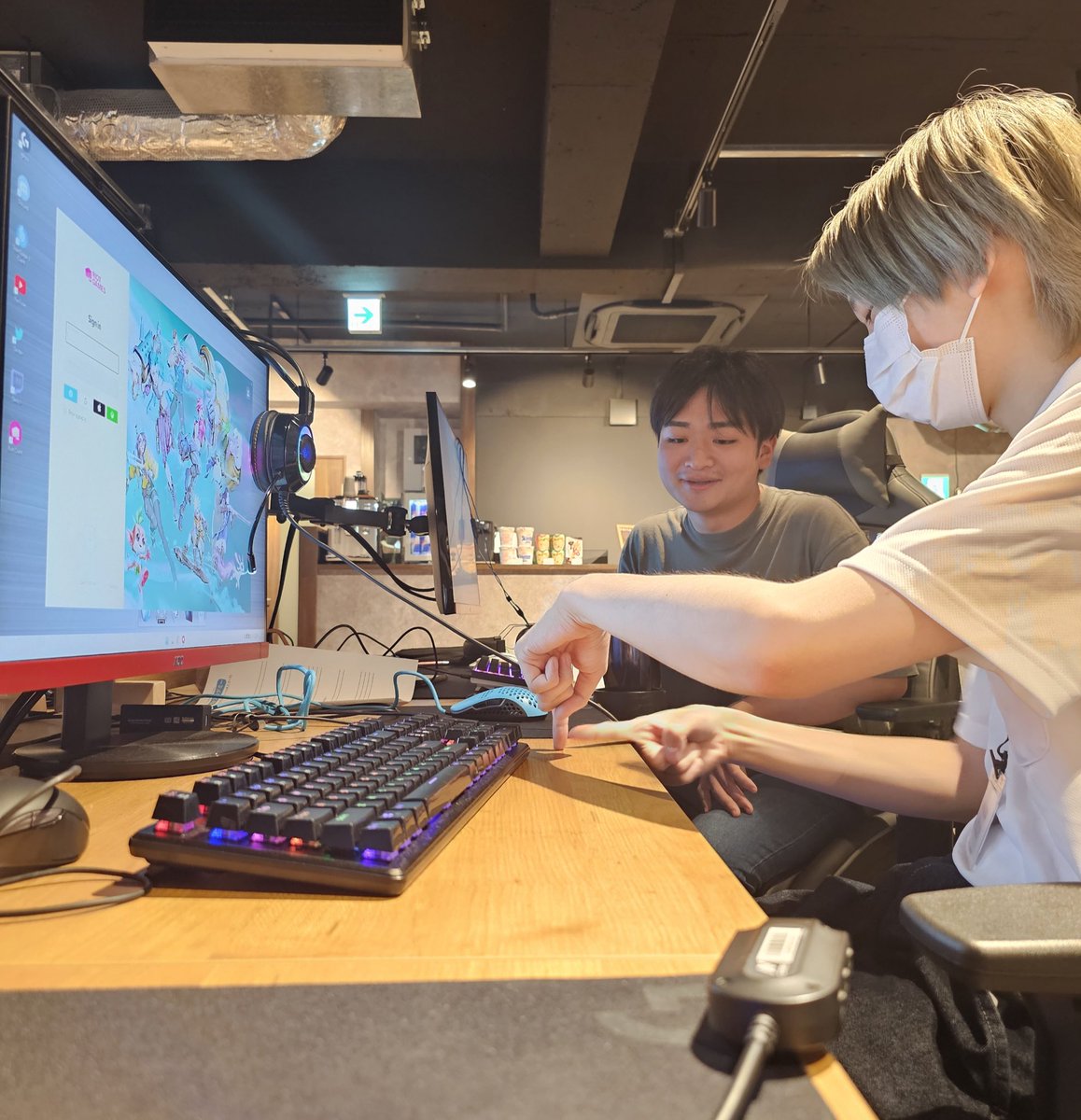 昨日はスタッフおかださん(<a href="/Staff_Okada/">一般おかだ</a>)がe-ZipアカデミーのVALORANT体験授業に来て頂きました🙌✨
このポーズは一体何を教えているのでしょうか？🤔終始楽しそうな雰囲気です✨

e-Zipアカデミーでは現在無料体験授業受付中です🖋

🔻詳細はこちら🔻
HP:ezip-academy.com
TEL:070-1468-1059