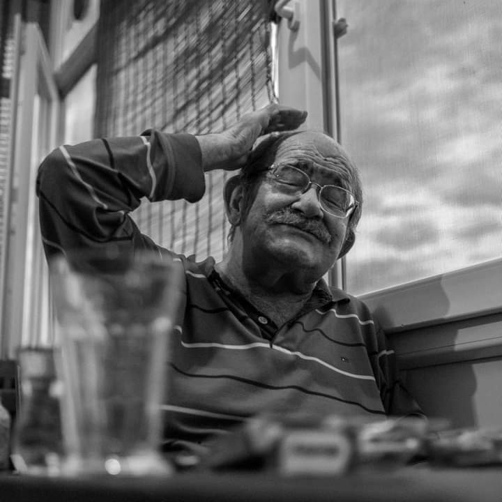 Kadir Cangızbay Hoca vefat etmiş. 
'Entelektüel kime denir?' in karşılığıydı. 
Derslerini iple çekerdik. 
Allah rahmet eylesin.