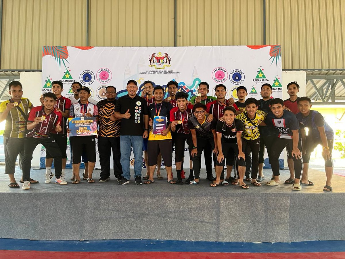 mdbesut's tweet photo. Tahniah Pasukan Futsal Majlis Daerah Besut kerana telah mendapat Johan dalam Kejohanan Futsal Liga Sukan Komuniti Peringkat Daerah Besut 2023.

#LigaSukanKomuniti2023 https://t.co/TR7ApsL4e5