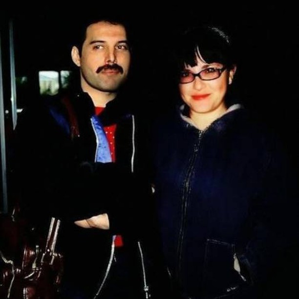 Photoshop - photo with my pet Freddie Mercury. I have more, I'll post them later :)#FreddieMercury https://t.co/6CyaYdmuL7