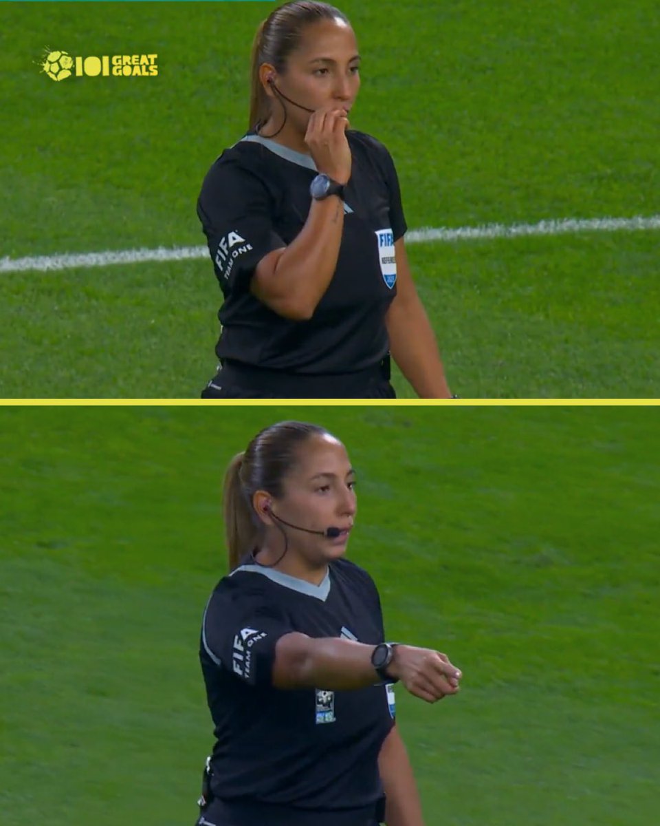 101greatgoals's tweet photo. VAR decisions being announced and explained to the crowd.
A good way of doing it? https://t.co/pAyHN6pzGU