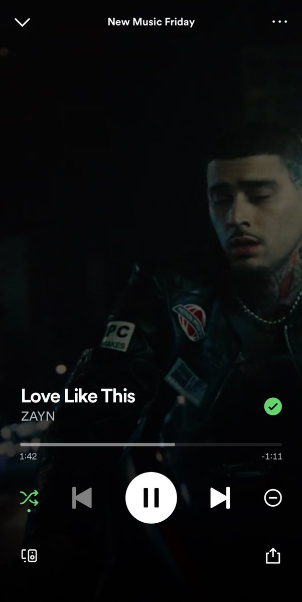 defendzaynn's tweet photo. shooting my shot so maybe I'd win one of the signed vinyls?
#LoveLikeThis @mercuryrecords https://t.co/qu6Z45JAWC