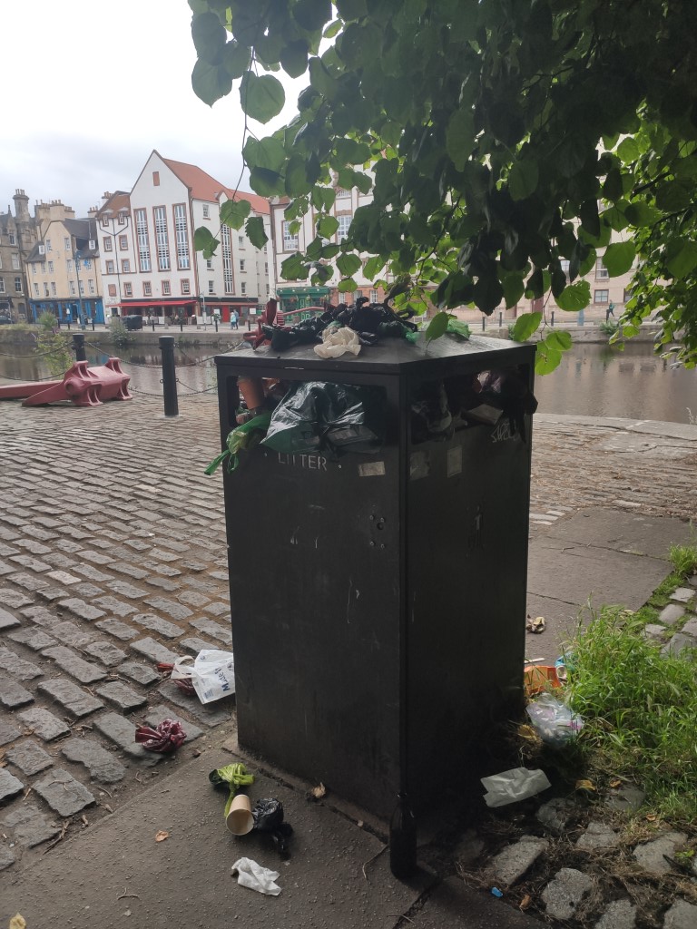 Leroy_edi's tweet photo. @Edinburgh_CC @edinhelp Hello! Some overflowing bins near Sandport Place, Commercial Wharf, and on the WoL path - it would great to have a team go round to empty them!
#OurEdinburgh #OurLeith https://t.co/XabQadDfR4