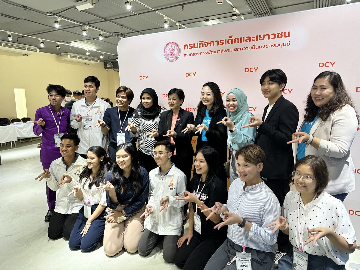 Kim_UNICEF's tweet photo. As #Thailand is going through a transition, the survey results from more than 33,000 young people, represented by #CYCT would be critical feedback for the new government’s policies.*Children and Youth Council of Thailand 💙 https://t.co/I5oBWrtOH3