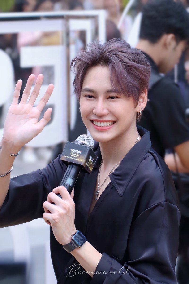 BeeNewworld's tweet photo. วันนี้พี่บุ๋นดีดมากกกกก อยู่ไม่นิ่งเลยเทอขาาาาา น่าจะเป็นผลจากเนสกาแฟ 😂 

#NESCAFEGoldCremaXBb0un
@bb0un #bb0un https://t.co/PVEF1bQVfR