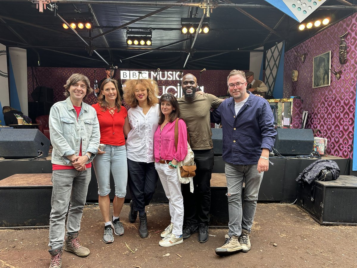 I had a great time on @BBCRadio4 #LooseEnds @LatitudeFest with the brilliant @dannywallace & @emmafreud & the fascinating @MichaelAkadiri @helenczerski and @Michelle_Desw - catch it at 6.15 tonight!