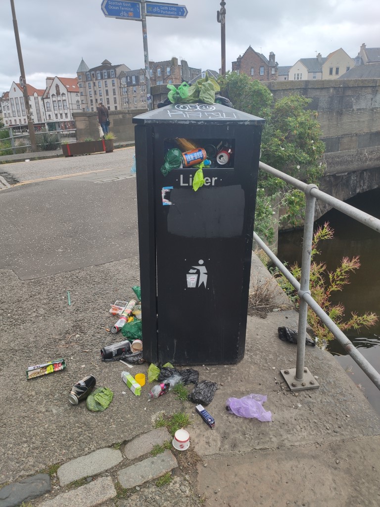 Leroy_edi's tweet photo. @Edinburgh_CC @edinhelp Hello! Some overflowing bins near Sandport Place, Commercial Wharf, and on the WoL path - it would great to have a team go round to empty them!
#OurEdinburgh #OurLeith https://t.co/XabQadDfR4