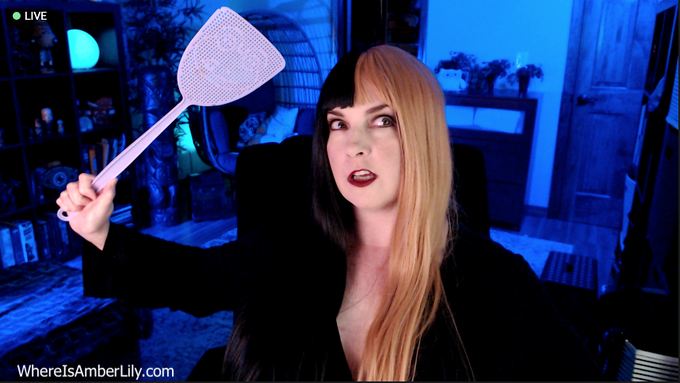 Want to know the secret to helping someone look 100 times more crazy? Hand them a fly swatter. It works<a href="/tag/cupcakefetish"class="tags"><span>#cupcakefetish</span></a>