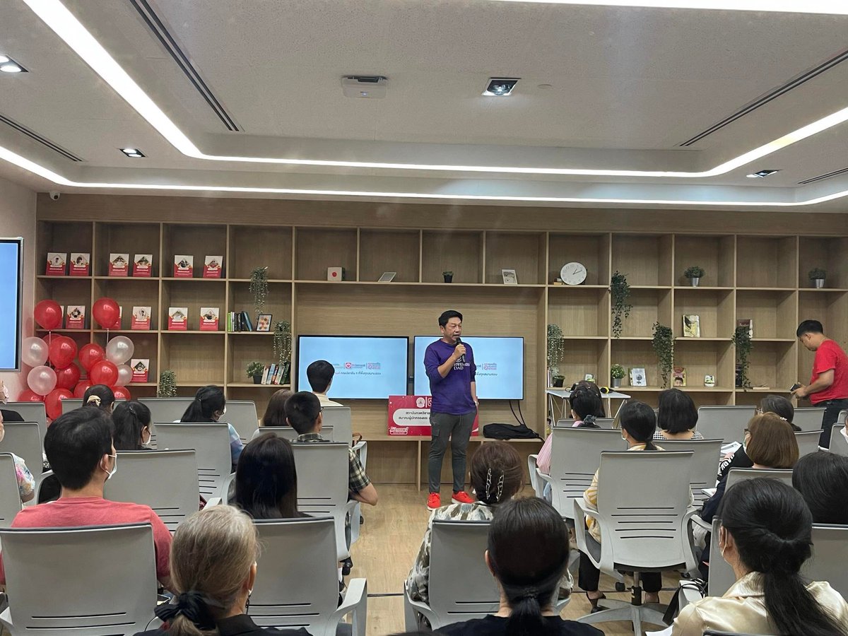 OnDemand_MBK's tweet photo. ✨สมาคมผู้ปกครองและครูโรงเรียนเตรียมอุดมศึกษา   ได้จัดกิจกรรมในโครงการ 
TU Empower Path 2023  
ในวันเสาร์ที่  22  กรกฎาคม  2566
.
ภายในงาน พี่โหน่งได้แนะแนวอาชีพและแผนการเรียนยุคใหม่ และเส้นทางอาชีพในอนาคตด้วยค่ะ 🥰
#เตรียมอุดม #ออนดีมานด์ #ออนดีมานด์บ้านเอ็มบีเค #แนะแนวอาชีพ https://t.co/PB1SElXCrX