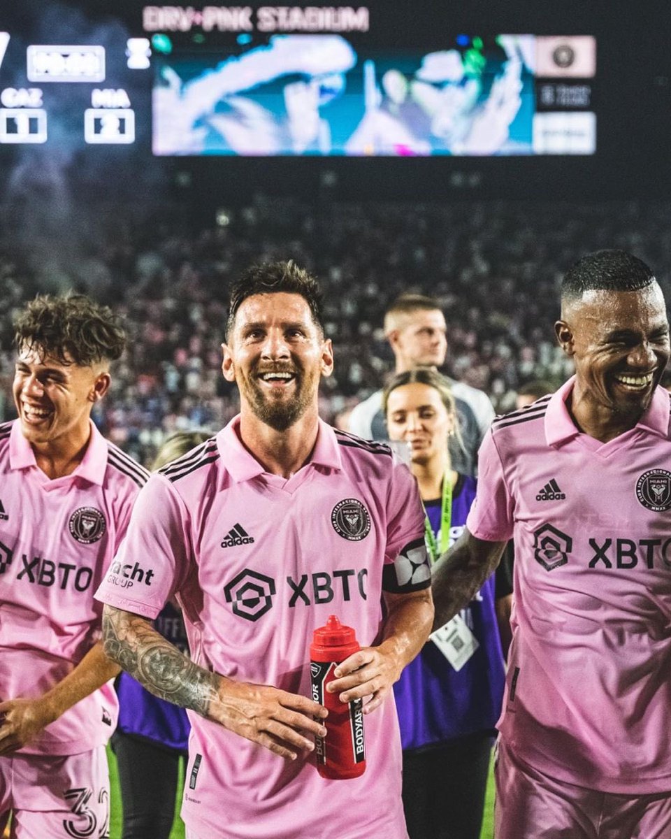 HtonStore's tweet image. Na sua estreia o homem faz isso 👉🏾

Ele é de outro planeta 👽