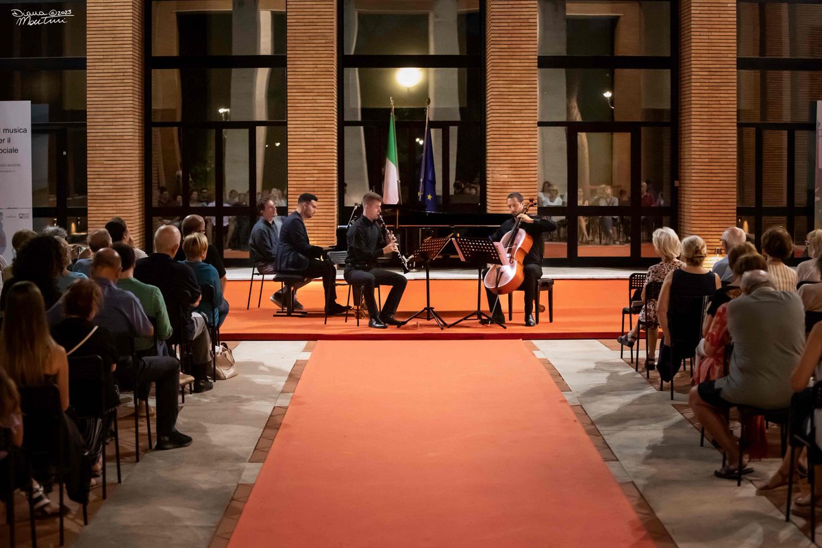 Il caldo non ci ferma! Continua #INmusicaPerilSociale al #convittolocchi insieme a <a href="/INPS_it/">INPS</a> vi aspettiamo ancora il 5 e l'11 agosto.