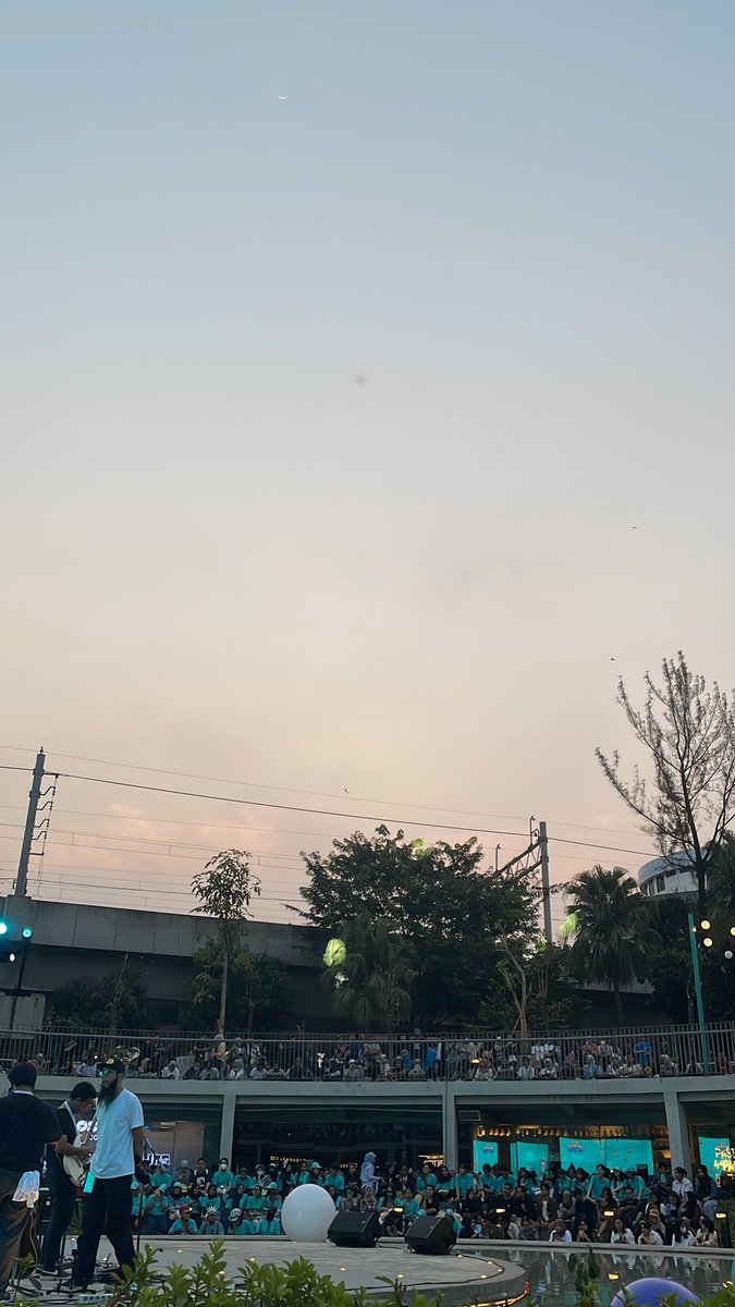 yang gratisan emang selalu ramai