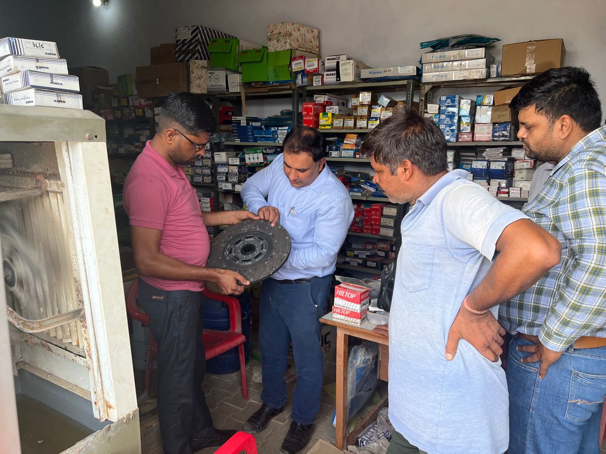 SetcoAutomotive's tweet photo. Our team is driving a door to door campaign with our esteemed mechanics and retailers led by Mr Marvaha.

#setco #leadersinclutch #efficientengineering #teamwork https://t.co/vPWC64uw1W