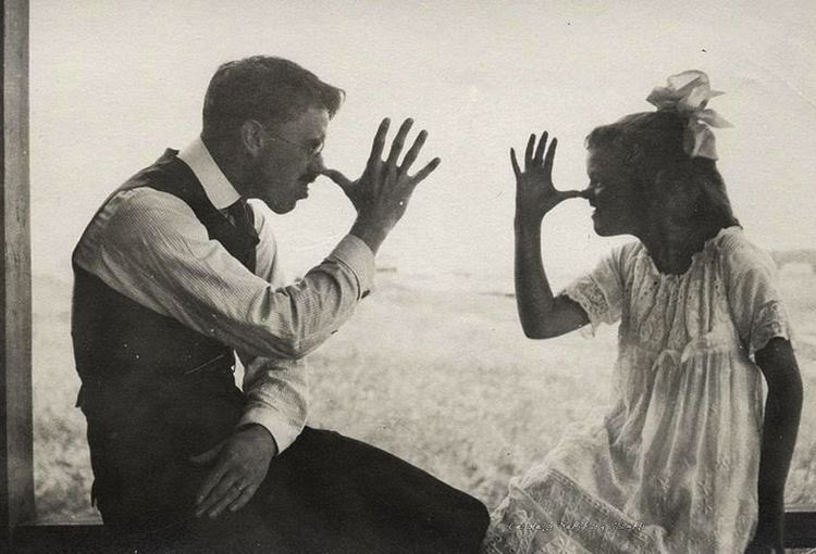 11 things a father must say to his daughter: