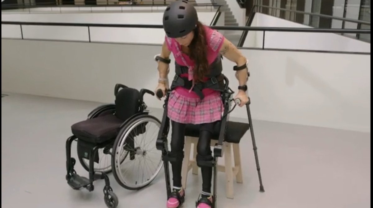 PanSilke's tweet photo. La télévision canadienne TV Canada/AMI Télé s'est intéressée à notre exosquelette TWIICE🚶‍♀️

Vous pouvez me voir marcher et découvrir l'appareil, en cliquant sur ce lien (extrait du reportage) 👇

https://t.co/JCLm7kjlew

#robotics #Handicap #rehabilitation https://t.co/6TZ63uxSSN
