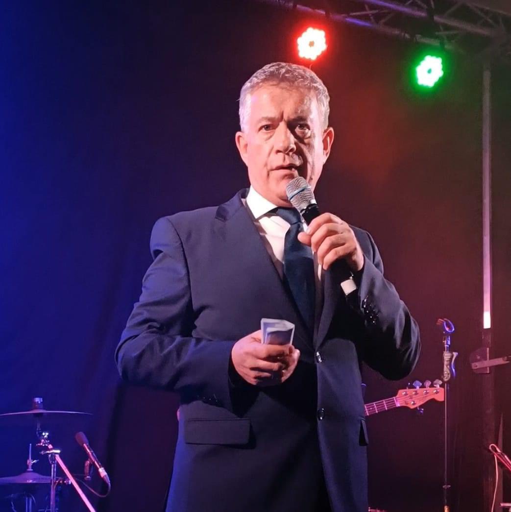 thekirwansfanc1's tweet photo. Photos of Dominic Kirwan performing in Aberdeen for his music weekend in The Douglas Hotel, Aberdeen last year 😁 Thank you Susan for letting us use it 🎶💙 #DominicKirwan #BarryKirwan #DouglasHotel #Aberdeen #CountryMusicWeekend https://t.co/XE6EcXvi3m