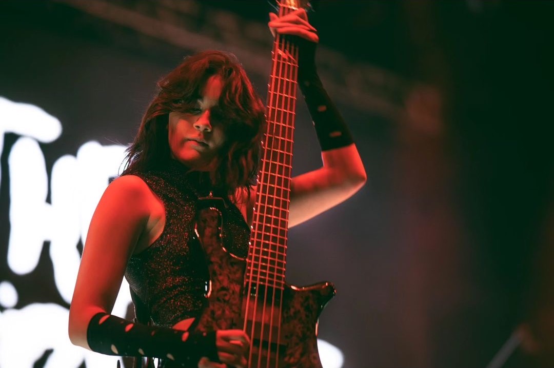 TheWarningAust's tweet photo. ⚡️🔊🎸It’s Ale Day 😎🔥⚡️
#TheGrooveDay #AleVillarreal #TheWarningBand
https://t.co/UUoIKqjq7w https://t.co/UfnXoxkI5N
#FemaleBassPlayer #FemaleBassist #5sting #SpectorBass #SpectorArtist #MujeresBajistas #BassPlayer #OrangeAmps #LavaRecords #InearzArtist #AleDay https://t.co/K9fsX4aqbx