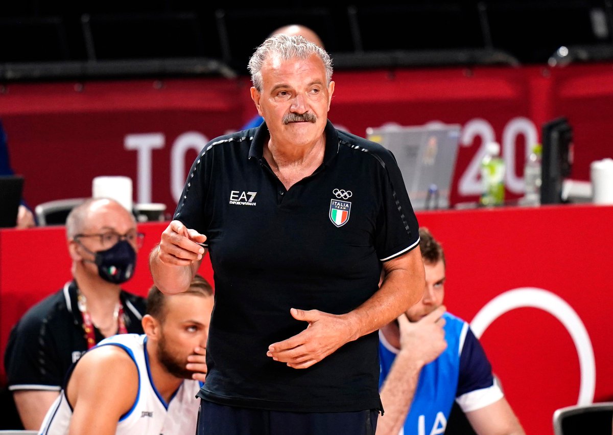 Coninews's tweet photo. L'argento 🥈 ai Giochi Olimpici di #Mosca1980 e l'oro 🥇 agli Europei di Francia nel 1983 con la Nazionale di pallacanestro, buon compleanno a Romeo Sacchetti! 🥳🎂
#20agosto #HappyBday @Italbasket #basket https://t.co/ytJGgBKIHv