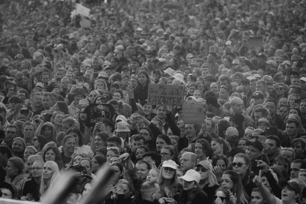 tokiohotel's tweet image. Deichbrand, even though we weren’t able to play our whole set we loved every minute on this stage! Wow! Thank u for all the love ♥️ - we’ll be back! 
📷 Leon Schlesselmann