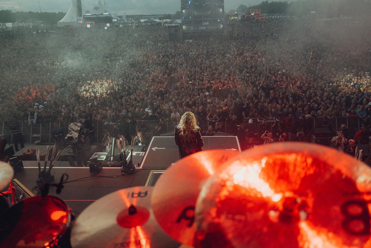 tokiohotel's tweet image. Deichbrand, even though we weren’t able to play our whole set we loved every minute on this stage! Wow! Thank u for all the love ♥️ - we’ll be back! 
📷 Leon Schlesselmann