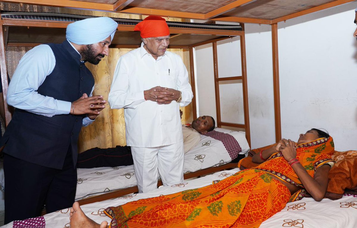 NID_Foundation's tweet photo. The Hon'ble Governor of Punjab &amp; UT Administrator Banwarilal Purohit Ji, along with CWT Founder Satnam Singh Sandhu, recently visited Gurudwara Partakh Darshan Patshahi Chewwi at PGIMER (Chandigarh), where he praised the incredible selfless service provided by the Gurudwara. https://t.co/iPMcbVLnP4