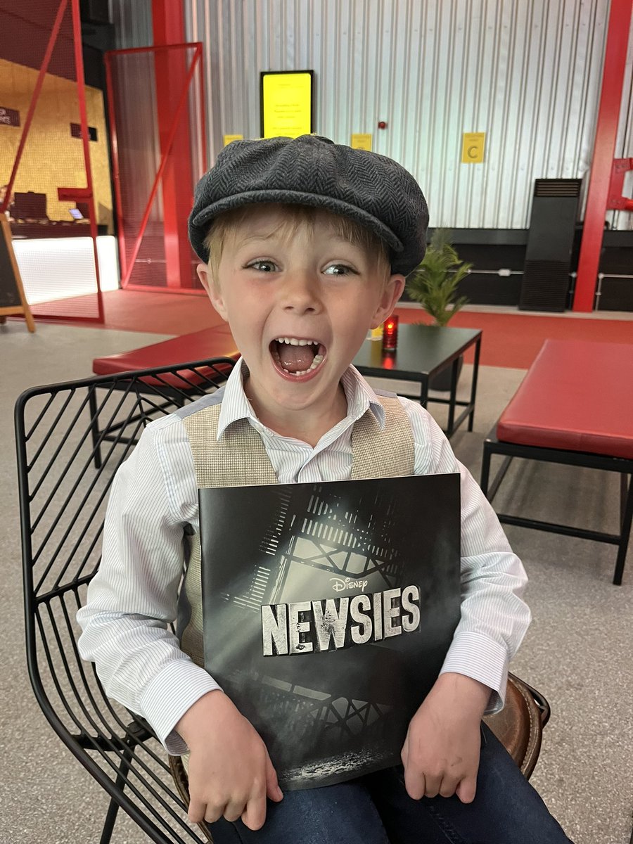 On Thursday as a surprise I went to see <a href="/newsies_uk/">Newsies</a> … it was so amazing! I haven’t stopped dancing since! I loved it so much, I’ve seized the day and I am going again tonight!! <a href="/michaelahomka/">Michael Ahomka-Lindsay</a> @troubadourWPark #seizetheday