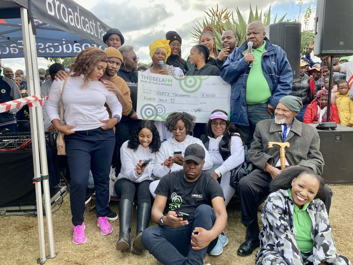 ThobelaFMYaka's tweet photo. #HouseNo63 Re tlišetše R30 000 le kgomo mo Moshongoville, ZB. Re a go lebogiša mothapasefoka wa rena, Mme Shirley Makwela 👏🏾 https://t.co/6txgMclg57