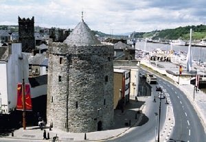 Tune in to @NewstalkFM as #PeterMulryan chats to @bobbykerr in @ReginaldsTower about what makes @BlackDistillery tick #bobbymeansbiz #DéiseAbú!