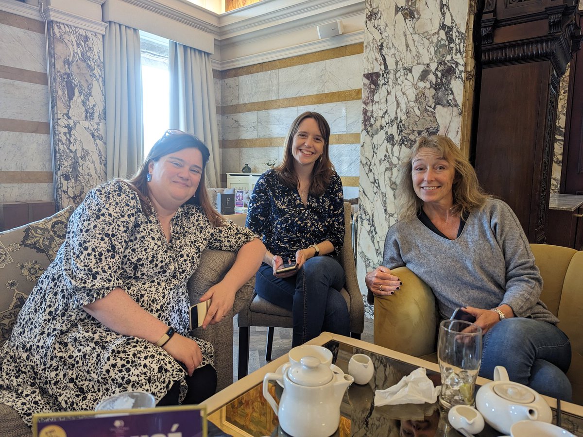 Lovely coffee time with authors Eve Smith, Alison May and Alex Stone https://t.co/9wStbIfsir