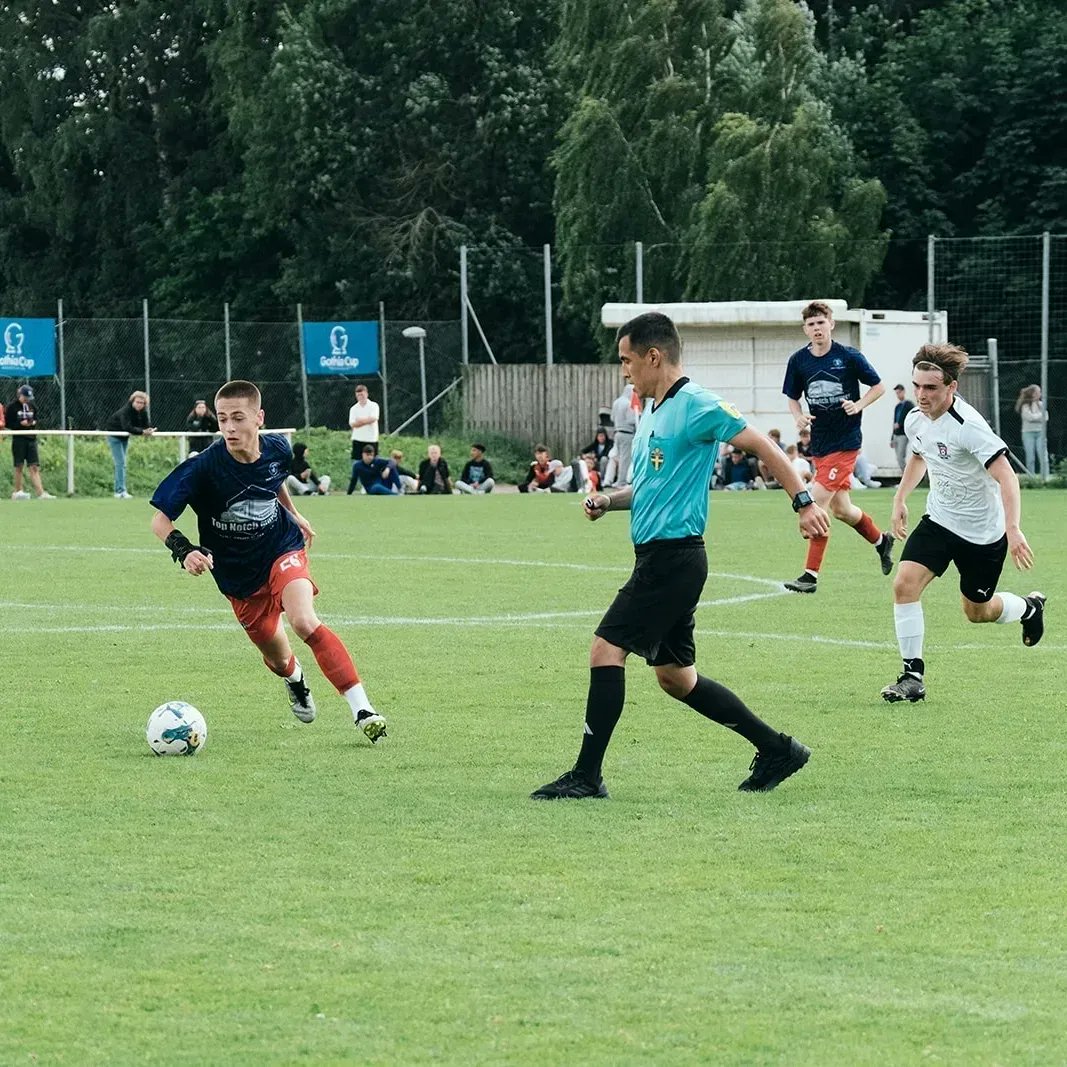 Soccer_Passport's tweet photo. Leave it all on the field! #sweden #gΓΆteborg #gothia #poetry #midfieldmaestro #soccerpass #leadstoyourgoals https://t.co/XFfSNddSlO