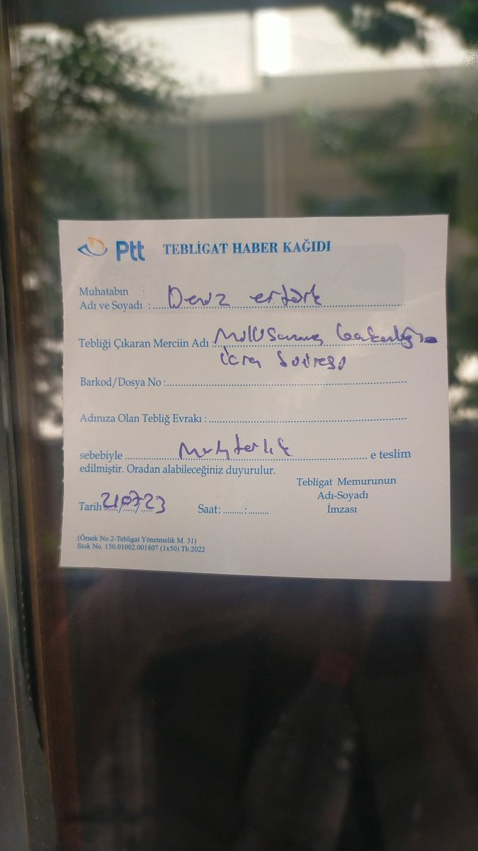 Bu apartman da böyle biri yaşamıyor aylardır söylüyoruz hiç olmadıda muhtarlık ve milli savunma bakanlığı söylediğimiz halde neden yine geliyor @millisavunm <a href="/millisavunma1/">Millisavunma.com 🇹🇷</a> #içerenköy #icerenkoy <a href="/ibbmuhtarliklar/">İBB Muhtarlık İşleri Dairesi Başkanlığı</a>