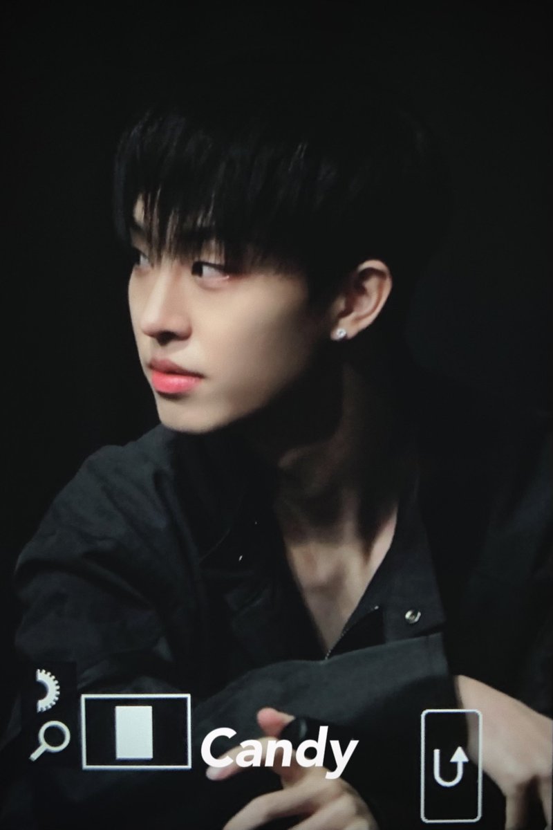 Candy031114's tweet photo. 230722 에버라인 대면

흑발석락원폼미쳤다..🖤

#ATBO #에이티비오
#석락원 #SeokRakwon https://t.co/LdmWlCUr1X