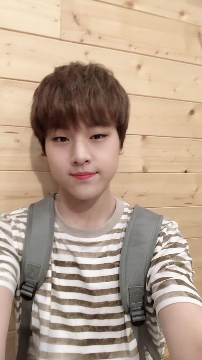 mydooo_10's tweet photo. 중딩남도현.....🥺 https://t.co/TSxRO8RoOq