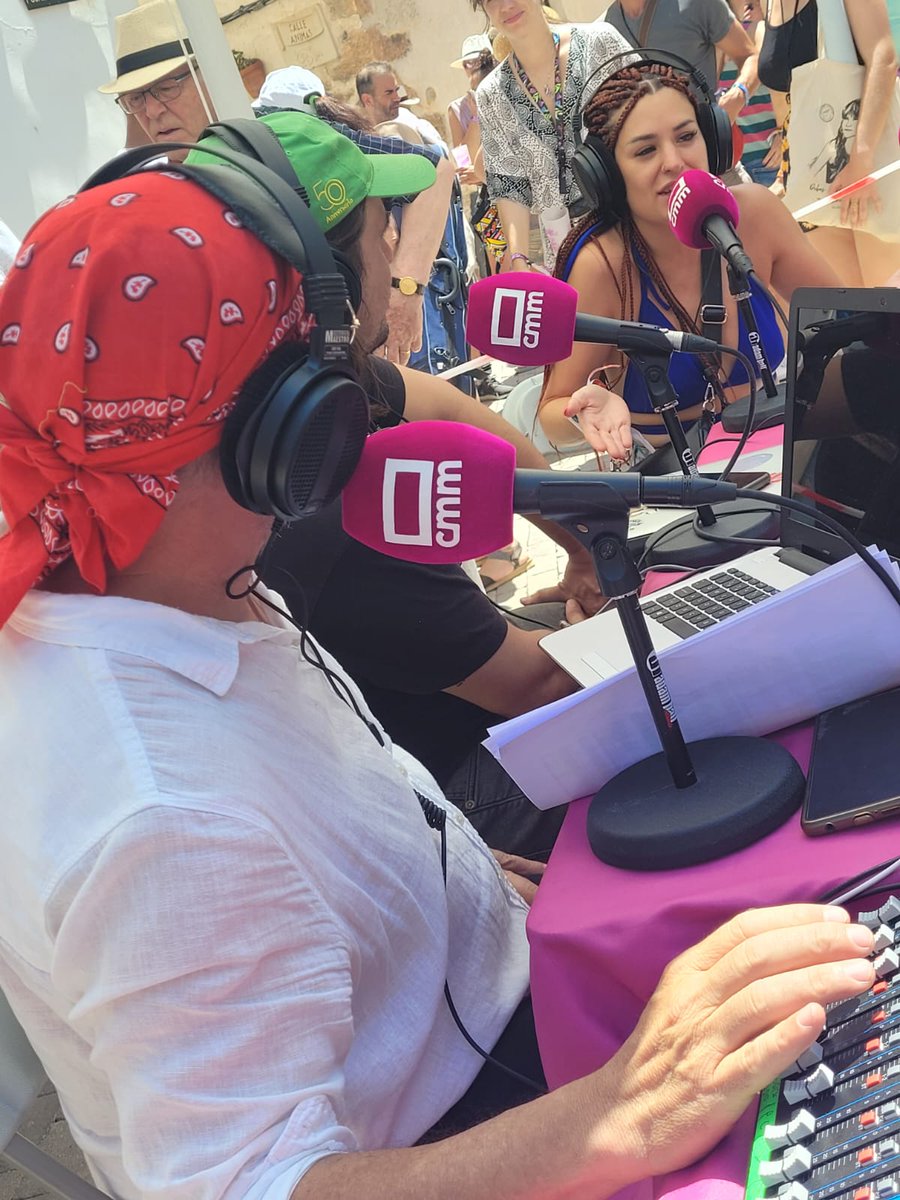 RadioCLM_es's tweet photo. 🔴 EN DIRECTO

😁 Vive el festival @leturalma en #RadioCLM

➡️ Olaia, de las Tanxugueiras @tanxugueiras está en #SoloConMúsica

¡Vaya mañana de música y de invitados! 😍

@juansoloradio @PlanetanoF @AquiAran

📻 Sigue escuchando hasta las 14:00 AQUÍ ⬇️
https://t.co/NgMv5JUhaT https://t.co/FtAZ8GuJZE