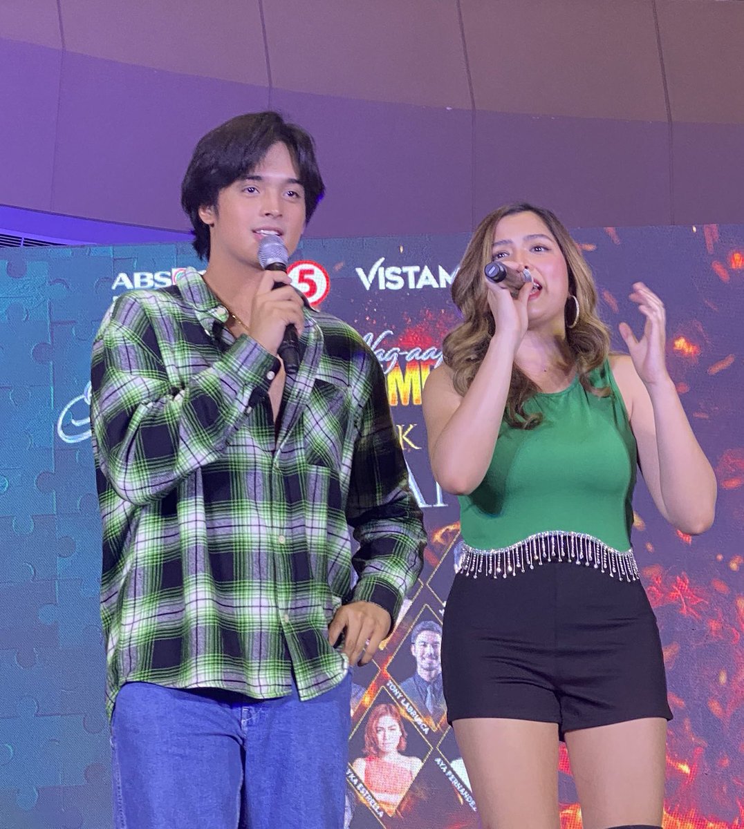 kluofc_'s tweet photo. We think someone recognized us from the crowd. Getting a little emotional seeing you again in flesh, our #KDLex! 

KDLEXciting FANS DAY 
#PiraPirasongParaiso https://t.co/RzyN6tJcjd