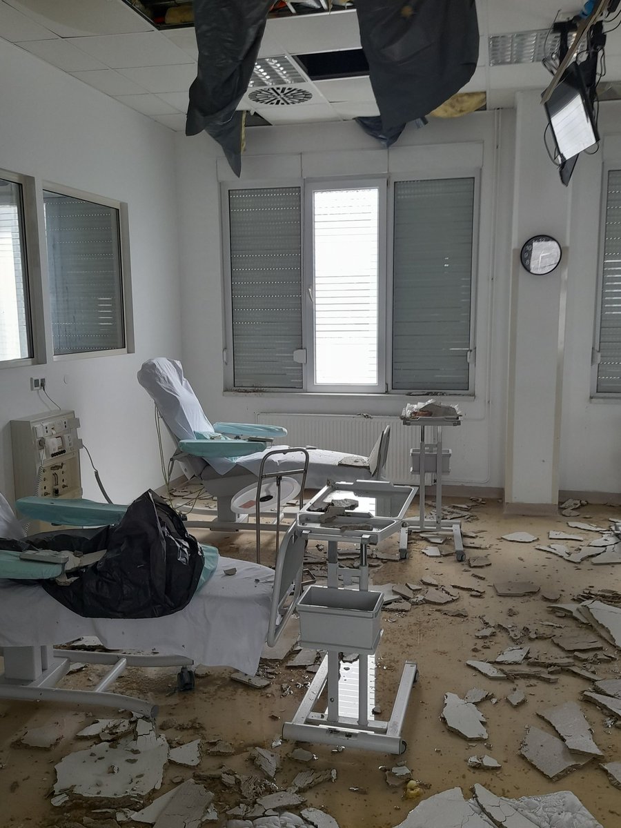 vl_maric's tweet photo. Posljedice nevremena u Posavini: Centar za hemodijalizu u Šamcu izgleda zastrašujuće @novabhtv https://t.co/poZIZQQMFQ