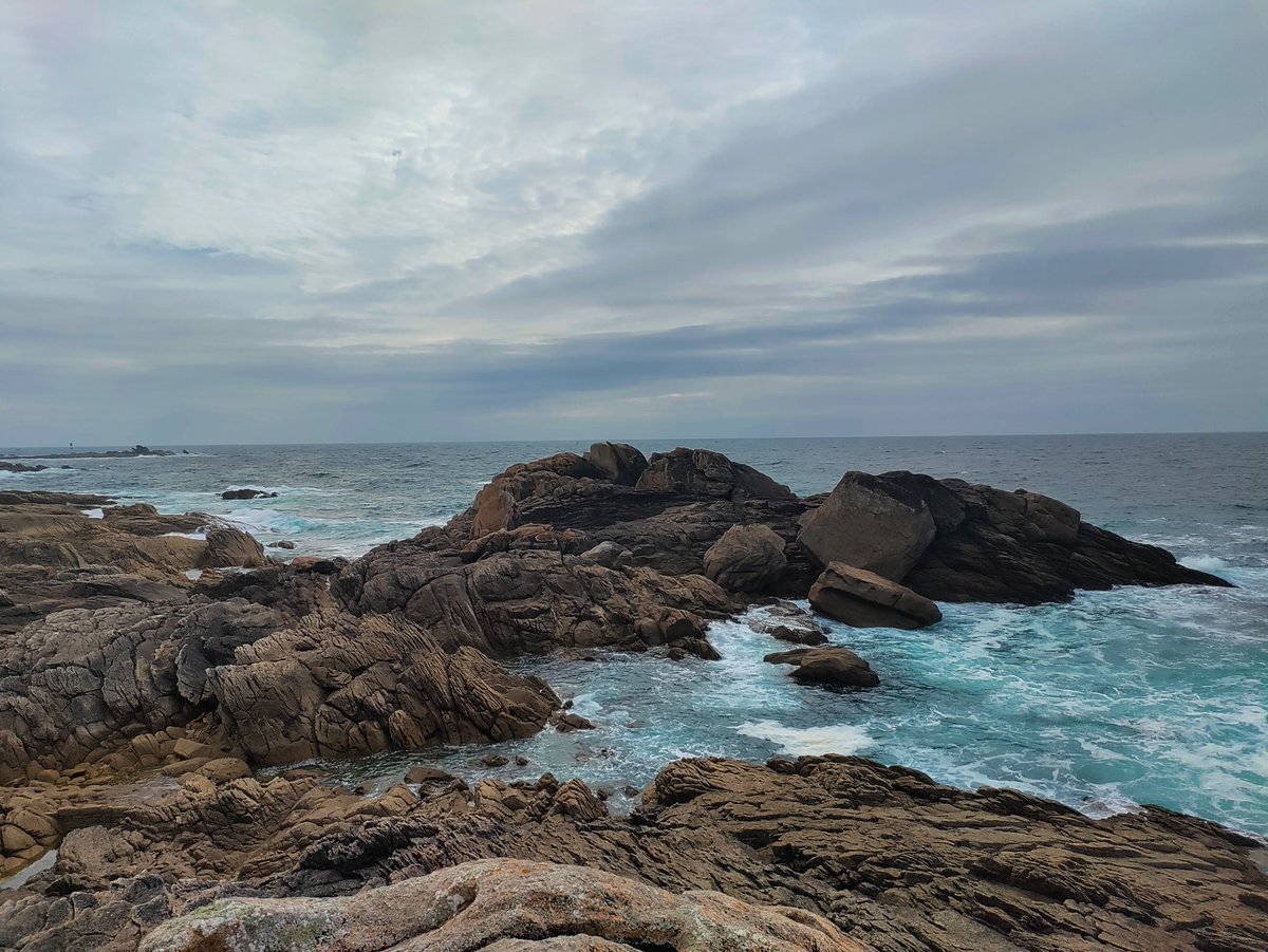 brigittelecam's tweet image. Le vent se lève, le grain arrive, peut-être soufflé depuis Cowes par les participants à la #RolexFastnetRace 
#Bretagne #breizh #PaysBigouden
